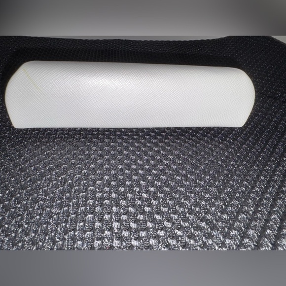 Michael Kors White Eyeglass Case - Picture 2 of 7